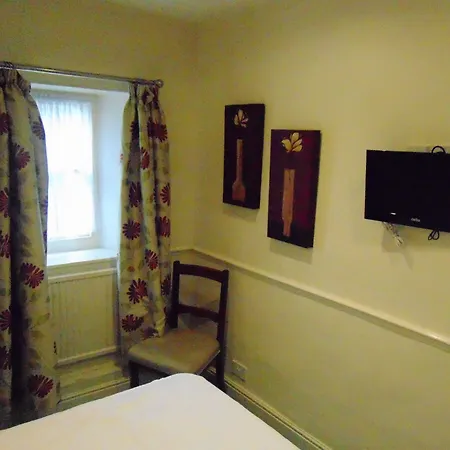 The White Swan Pensión 3*